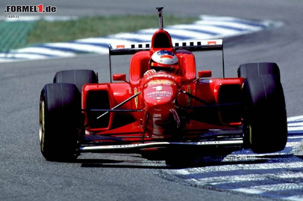 Foto zur News: Der Rekord für die meisten Pole-Positions wird derzeit von Michael Schumacher gehalten. In 68 Qualifyings setzte der Deutsche die schnellste Rundenzeit und überflügelte in der Saison 2006 die Bestmarke Ayrton Sennas (65), der noch immer auf Rang zwei der ewigen Bestenliste rangiert.
