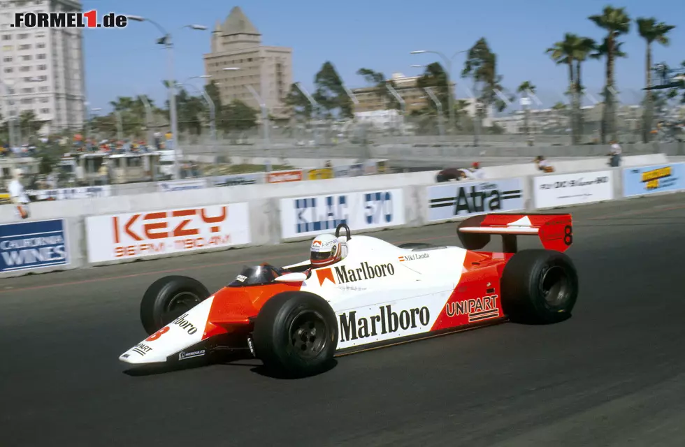 Als Lauda mitten in der Saison 1979 zurücktritt, hat er nichts mehr zu beweisen. Der Österreicher hat bereits zwei WM-Titel auf dem Konto und könnte eigentlich seinen Ruhestand genießen. Trotzdem gibt er 1982 sein Comeback und gewinnt gleich das dritte Rennen in Long Beach - und 1984 sogar noch einmal den Titel! Foto zur News: Als Lauda mitten in der Saison 1979 zurücktritt, hat er nichts mehr zu beweisen. Der Österreicher hat bereits zwei WM-Titel auf dem Konto und könnte eigentlich seinen Ruhestand genießen. Trotzdem gibt er 1982 sein Comeback und gewinnt gleich das dritte Rennen in Long Beach - und 1984 sogar noch einmal den Titel!