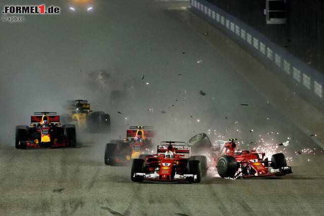 Wie gewonnen, so zerronnen: Als Favorit ins Wochenende gestartet, platzt Sebastian Vettels Traum vom fünften Sieg in Singapur schon am Start. Jacques Villeneuve findet: "Daran ist nur er selbst schuld. So fahren die Jungs in der Formel 3." In der WM fehlen sechs Rennen vor Schluss plötzlich 28 Punkte auf Lewis Hamilton. Wie gewonnen, so zerronnen: Als Favorit ins Wochenende gestartet, platzt Sebastian Vettels Traum vom fünften Sieg in Singapur schon am Start. Jacques Villeneuve findet: "Daran ist nur er selbst schuld. So fahren die Jungs in der Formel 3." In der WM fehlen sechs Rennen vor Schluss plötzlich 28 Punkte auf Lewis Hamilton.