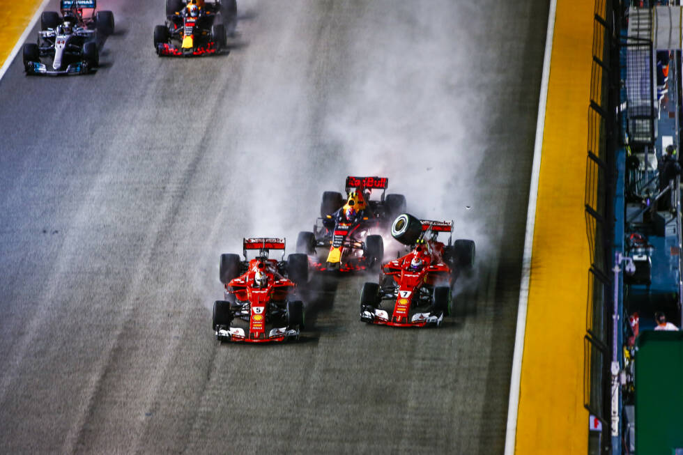 Foto zur News: Was Vettel ganz übersieht: Weil Räikkönen auf der linken Seite attackiert, wird Verstappen im Ferrari-Sandwich eingeklemmt. Verstappen und Räikkönen verkeilen sich, schießen Vettel gemeinsam ab. Verstappen ärgert sich: &quot;Sie haben mir keinen Platz gelassen.&quot; Und findet, dass Vettel als WM-Anwärter vorsichtiger fahren sollte.