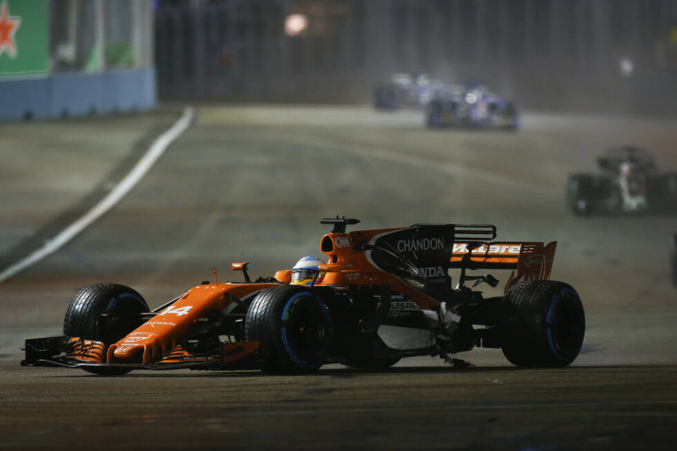 Foto zur News: Das endgültige Aus für Alonso: &quot;Fernando, we need to retire the car.&quot; Letztendlich wegen eines gebrochenen Auspuffs. Immerhin holt Teamkollege Stoffel Vandoorne, der immer besser in Fahrt kommt, als Siebter weitere WM-Punkte für McLaren.