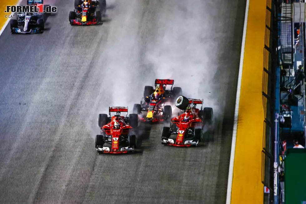 Foto zur News: Was Vettel ganz übersieht: Weil Räikkönen auf der linken Seite attackiert, wird Verstappen im Ferrari-Sandwich eingeklemmt. Verstappen und Räikkönen verkeilen sich, schießen Vettel gemeinsam ab. Verstappen ärgert sich: &quot;Sie haben mir keinen Platz gelassen.&quot; Und findet, dass Vettel als WM-Anwärter vorsichtiger fahren sollte.