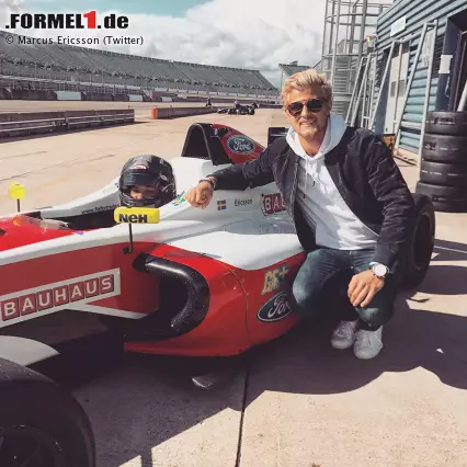 Hoppla, es gibt zwei von der Sorte? Ganz genau, Hampus Ericsson, der kleine Bruder von Marcus, ist ebenfalls Rennfahrer und geht aktuell in der britischen Formel 4 an den Start. Der große Bruder lässt es sich nicht nehmen, in der eigenen Sommerpause einmal persönlich vorbeizuschauen. Foto zur News: Hoppla, es gibt zwei von der Sorte? Ganz genau, Hampus Ericsson, der kleine Bruder von Marcus, ist ebenfalls Rennfahrer und geht aktuell in der britischen Formel 4 an den Start. Der große Bruder lässt es sich nicht nehmen, in der eigenen Sommerpause einmal persönlich vorbeizuschauen.