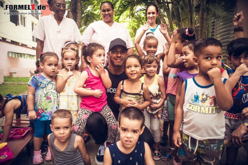Foto zur News: In seiner Rolle als UNICEF-Botschafter verschlägt es ihn in diesem Sommer nämlich unter anderem auch nach Kuba. Hamilton unterstützt das Kinderhilfswerk bereits seit mehr als fünf Jahren und schaufelt auch in diesem Jahr wieder einige Tage dafür frei. Eine tolle Sache!