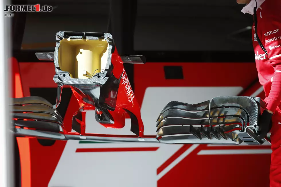 Ferrari baute außerdem auf einen S-Schacht. Die Hutze an der Unterseite ist sein Eingangskanal. Foto zur News: Ferrari baute außerdem auf einen S-Schacht. Die Hutze an der Unterseite ist sein Eingangskanal.