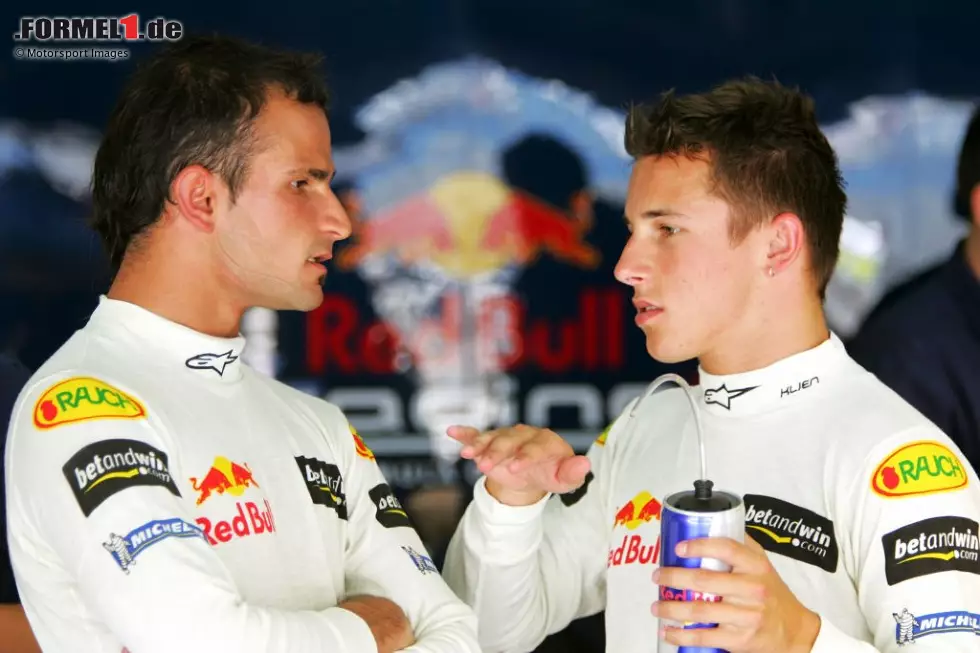 Dabei kommt der Italiener mit großen Vorschusslorbeeren in die Formel 1. Als amtierender Formel-3000-Meister soll er sich 2005 ein Cockpit mit Christian Klien (rechts im Bild) teilen. Trotz Punkt im ersten Rennen steigt er aber nur in vier von 19 Rennen in den Red Bull. Foto zur News: Dabei kommt der Italiener mit großen Vorschusslorbeeren in die Formel 1. Als amtierender Formel-3000-Meister soll er sich 2005 ein Cockpit mit Christian Klien (rechts im Bild) teilen. Trotz Punkt im ersten Rennen steigt er aber nur in vier von 19 Rennen in den Red Bull.