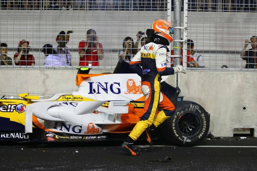 Foto zur News: #4: Nelson Piquet jun. &amp; Flavio Briatore, Singapur 2008: Der Renault-Teamchef weist seinen Fahrer an, einen Unfall zu bauen und eine Safety-Car-Phase auszulösen, damit Stallkollege Fernando Alonso gewinnt. Der Plan geht auf, doch ein Jahr später (als Piquet rausgeworfen wird) fliegt der &quot;Crashgate&quot;-Skandal auf.