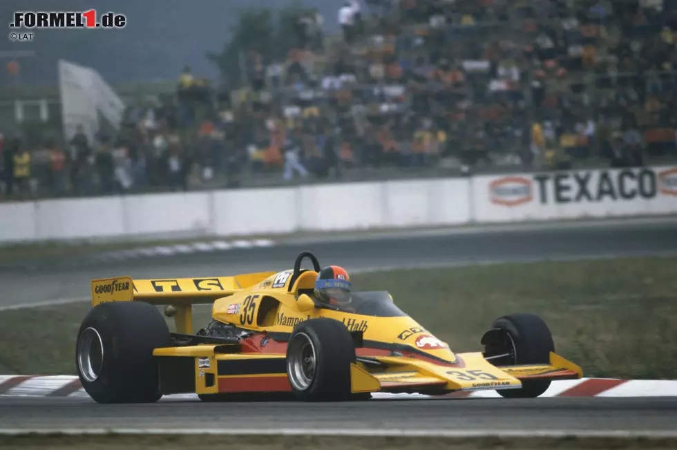 Foto zur News: #10: Hans Heyer, Deutschland 1977: Der Debütant aus Wegberg bei Mönchengladbach scheidet in der Qualifikation in Hockenheim mit seinem ATS aus. Doch er hat einen bekannten Namen, viele Freunde und will sich den Traum von einem Formel-1-Rennen erfüllen. Vor dem Start schieben sie sein Auto an eine Schranke zur Strecke ...