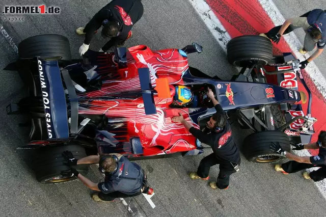 Foto zur News: Kundenautos - Aktuell muss jedes Formel-1-Team auch als Hersteller des eigenen Chassis auftreten. Die Fans könnten sich allerdings auch klassische Kundenfahrzeuge vorstellen, wie es sie zum Beispiel in der MotoGP gibt. In der Reihenfolge der Wünsche rangiert die Idee aber ebenfalls nur im Mittelfeld.