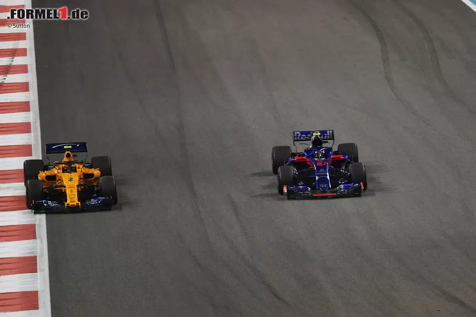 Stoffel Vandoorne (4): (Ungewohntes) Sonderlob gibt's für sein Zweikampfverhalten - toll zum Beispiel der Konter gegen Grosjean. Abzüge für den Speed: 0:21 im Qualifying-Duell und 0,7 Sekunden Rückstand auf Alonso sind einfach zu viel. Und letztendlich gewinnst du in der Formel 1 eben keinen Blumentopf, wenn du zu langsam bist. Foto zur News: Stoffel Vandoorne (4): (Ungewohntes) Sonderlob gibt's für sein Zweikampfverhalten - toll zum Beispiel der Konter gegen Grosjean. Abzüge für den Speed: 0:21 im Qualifying-Duell und 0,7 Sekunden Rückstand auf Alonso sind einfach zu viel. Und letztendlich gewinnst du in der Formel 1 eben keinen Blumentopf, wenn du zu langsam bist.
