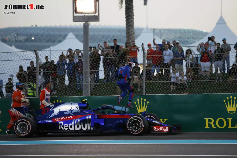 Pierre Gasly (3): Für den Defekt im Qualifying kann er nichts. Damit war die Ausgangslage auf einer Strecke wie Abu Dhabi schon mal schwierig. Im Rennen tat er das, was er tun konnte, und lag auf Höhe mit Magnussen auf Punktekurs. Letztendlich hat ihm wieder die Technik einen Streich gespielt. Foto zur News: Pierre Gasly (3): Für den Defekt im Qualifying kann er nichts. Damit war die Ausgangslage auf einer Strecke wie Abu Dhabi schon mal schwierig. Im Rennen tat er das, was er tun konnte, und lag auf Höhe mit Magnussen auf Punktekurs. Letztendlich hat ihm wieder die Technik einen Streich gespielt.