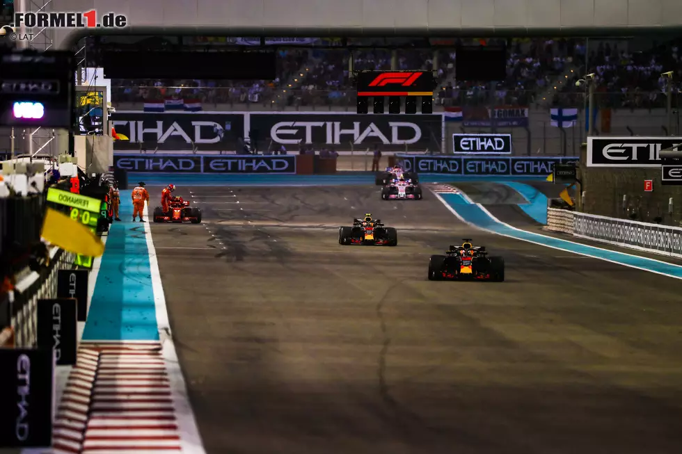 Kimi Räikkönen (3): Er war Vettel dicht auf den Fersen, bis die Elektrik am Ferrari zu streiken begann und ein wichtiges Kapitel seiner Karriere beendete. Im Qualifying zog er teamintern den Kürzeren, aber 2018 war insgesamt Räikkönens beste Saison der zweiten Ferrari-Ära. Schade, dass sie nicht mit einem Podium zu Ende gegangen ist. Foto zur News: Kimi Räikkönen (3): Er war Vettel dicht auf den Fersen, bis die Elektrik am Ferrari zu streiken begann und ein wichtiges Kapitel seiner Karriere beendete. Im Qualifying zog er teamintern den Kürzeren, aber 2018 war insgesamt Räikkönens beste Saison der zweiten Ferrari-Ära. Schade, dass sie nicht mit einem Podium zu Ende gegangen ist.