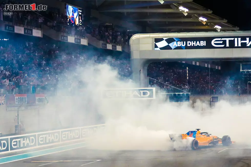 Fernando Alonso (3): Rein vom Speed her war der Abstand zu Vandoorne so deutlich, dass man mindestens eine 2 verteilen könnte. Aber die dreifache (!) Strafe im Finish war unnötig. Positiv, dass er auch im letzten Rennen alles versucht hat. Obwohl es nur noch um ein Ergebnis ging, das ihm im Grunde genommen egal war. Foto zur News: Fernando Alonso (3): Rein vom Speed her war der Abstand zu Vandoorne so deutlich, dass man mindestens eine 2 verteilen könnte. Aber die dreifache (!) Strafe im Finish war unnötig. Positiv, dass er auch im letzten Rennen alles versucht hat. Obwohl es nur noch um ein Ergebnis ging, das ihm im Grunde genommen egal war.
