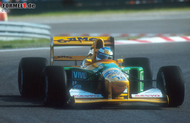 Foto zur News: Benetton B192: Mit etwas Verspätung kommt das neue Auto für die Saison 1992. Der Benetton B192 geht in diesem Jahr als das Auto in die Geschichte ein, mit dem "Schumi" seinen ersten Grand-Prix-Sieg feiert. Der Deutsche triumphiert in Spa, wo er fast genau ein Jahr zuvor sein Debüt gab. Bilanz: 13 Rennen, 1 Sieg, 0 Pole-Positions