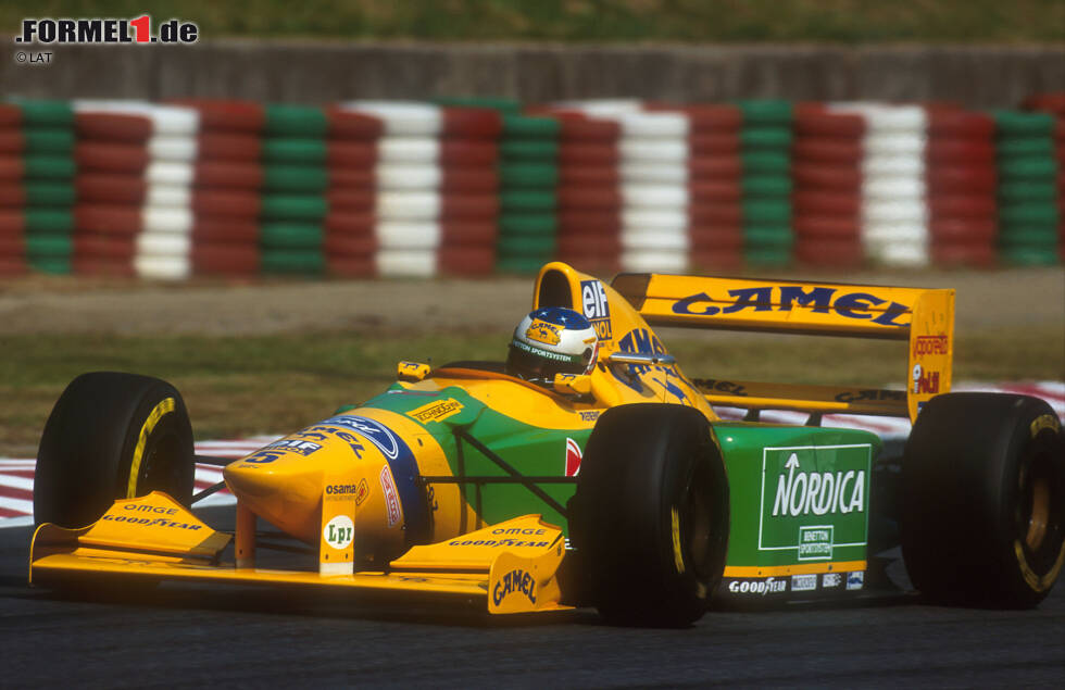 Foto zur News: Benetton B193/B193B: Auch im folgenden Jahr geht es weiter aufwärts. In 16 Rennen schafft es Schumi 1993 neunmal auf das Podium. In der B-Version des B193 feiert er in Estoril außerdem einen weiteren Sieg. Der ganz große Wurf wird Benetton aber erst im folgenden Jahr gelingen ... Bilanz: 16 Rennen, 1 Sieg, 0 Pole-Positions