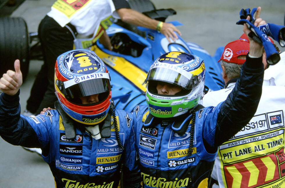 Foto zur News: 2005 hat die Formel 1 ein neues Dreamteam: Alonso und Teamkollege Giancarlo Fisichella. Der Italiener gewinnt den Saisonauftakt, doch danach läuft ihm Alonso den Rang ab. Der Spanier gewinnt die Saisonläufe zwei, drei und vier und liefert besonders in San Marino sein Meisterstück ab ...
