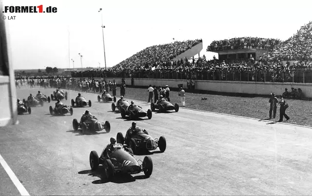 Autodromo Oscar Alfredo Galvez: In Buenos Aires siegen in den 50ern bereits Alberto Ascari und Juan Manuel Fangio. Nachdem die Strecke über die Jahre mehrfach aus dem Kalender verschwindet, ist nach Michael Schumachers Sieg 1998 endgültig Schluss - wenig überraschend aus finanziellen Gründen. Foto zur News: Autodromo Oscar Alfredo Galvez: In Buenos Aires siegen in den 50ern bereits Alberto Ascari und Juan Manuel Fangio. Nachdem die Strecke über die Jahre mehrfach aus dem Kalender verschwindet, ist nach Michael Schumachers Sieg 1998 endgültig Schluss - wenig überraschend aus finanziellen Gründen.