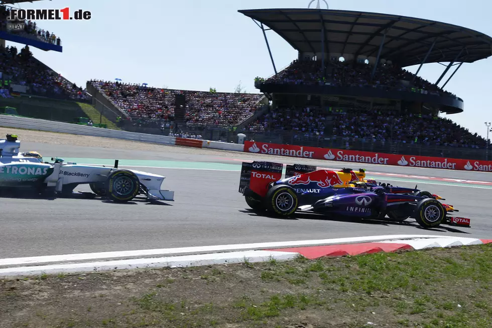 Foto zur News: Nürburgring: Auch der altehrwürdige Ring kann sich die Formel 1 nach der Saison 2013 nicht mehr leisten. Steht die Strecke zwischen 1995 und 2007 noch ohne Unterbrechung im Kalender, reicht es danach nur noch zum jährlichen Wechsel mit Hockenheim. 2020 erfolgte dann mit dem Eifel-Grand-Prix im Rahmen des &quot;Corona-Kalenders&quot; ein Comeback.