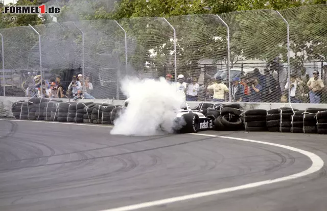 Detroit Street Circuit: Noch einmal USA - und noch ein Reinfall. Zwar hält sich der Straßenkurs in Detroit immerhin von 1982 bis 1988, beliebt ist aber auch dieser Kurs bei Fans und Piloten nicht. Kein Wunder: In Erinnerung bleiben vor allem organisatorische Pannen und der in der Hitze immer wieder aufbrechende Asphalt der Strecke. Foto zur News: Detroit Street Circuit: Noch einmal USA - und noch ein Reinfall. Zwar hält sich der Straßenkurs in Detroit immerhin von 1982 bis 1988, beliebt ist aber auch dieser Kurs bei Fans und Piloten nicht. Kein Wunder: In Erinnerung bleiben vor allem organisatorische Pannen und der in der Hitze immer wieder aufbrechende Asphalt der Strecke.