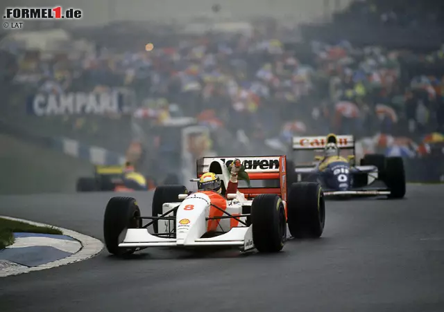 Donington Park Circuit: 1993 gewinnt Ayrton Senna hier ein legendäres Regenrennen, das unter dem Titel Großer Preis von Europa veranstaltet wird. Es bleibt das einzige Formel-1-Rennen in Donington. Zwar soll der Kurs Silverstone ab 2010 ersetzen, doch aus finanziellen Gründen platzt der Deal - und der Grand Prix bleibt in Silverstone. Foto zur News: Donington Park Circuit: 1993 gewinnt Ayrton Senna hier ein legendäres Regenrennen, das unter dem Titel Großer Preis von Europa veranstaltet wird. Es bleibt das einzige Formel-1-Rennen in Donington. Zwar soll der Kurs Silverstone ab 2010 ersetzen, doch aus finanziellen Gründen platzt der Deal - und der Grand Prix bleibt in Silverstone.