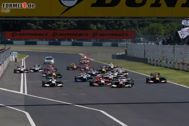 Trotzdem gibt es den Kurs auch heute noch. Geändert hat sich allerdings der Name, seit 2004 heißt die Strecke Okayama International Circuit. Unter anderem fahren hier noch nationale Serien wie die Super GT oder die Super Formula. Zwischen 2008 und 2010 ist die WTCC außerdem dreimal zu Gast. Foto zur News: Trotzdem gibt es den Kurs auch heute noch. Geändert hat sich allerdings der Name, seit 2004 heißt die Strecke Okayama International Circuit. Unter anderem fahren hier noch nationale Serien wie die Super GT oder die Super Formula. Zwischen 2008 und 2010 ist die WTCC außerdem dreimal zu Gast.