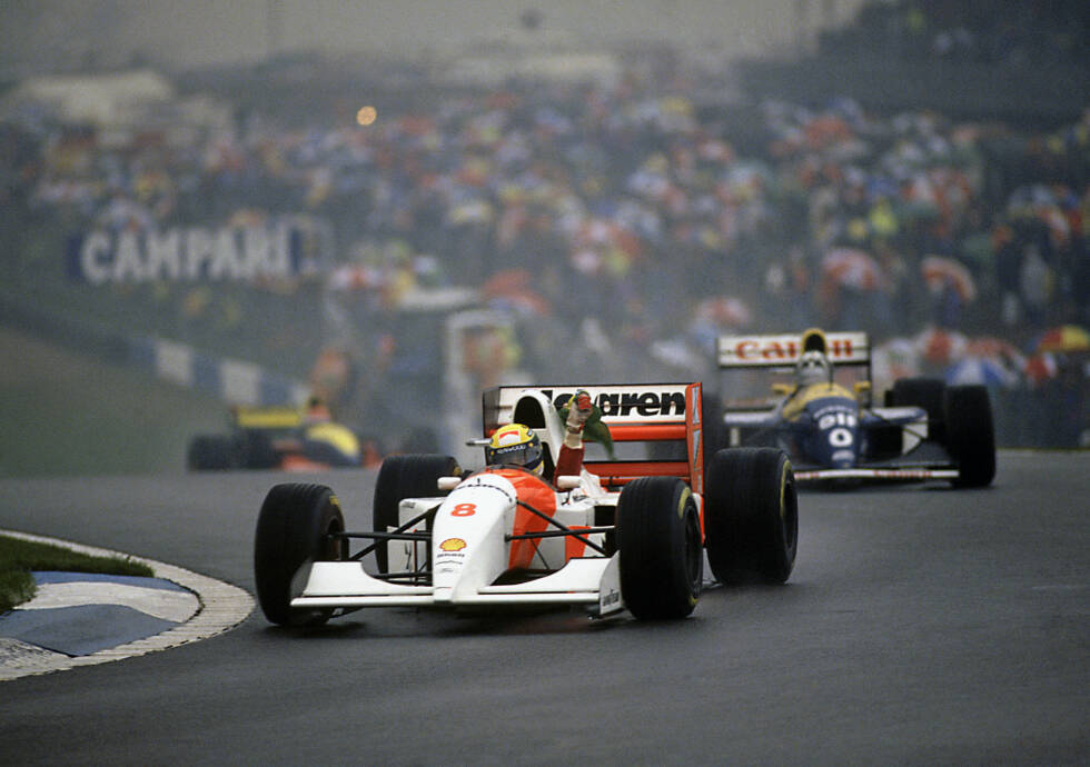 Foto zur News: Donington Park Circuit: 1993 gewinnt Ayrton Senna hier ein legendäres Regenrennen, das unter dem Titel Großer Preis von Europa veranstaltet wird. Es bleibt das einzige Formel-1-Rennen in Donington. Zwar soll der Kurs Silverstone ab 2010 ersetzen, doch aus finanziellen Gründen platzt der Deal - und der Grand Prix bleibt in Silverstone.