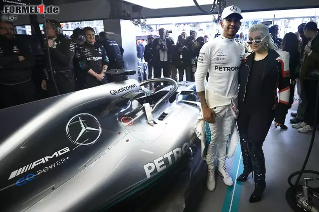 Foto zur News: ... zur Konkurrenz von Mercedes zu wechseln: Dort war Aguilera gleich in bester Gesellschaft: Weltmeister Lewis Hamilton war nicht nur jahrelang mit Aguileras Kollegin Nicole Scherzinger liiert, sondern wagte sich auch selbst bereits einige Male aufs musikalische Parkett. Hamiltons Erzrivale ...