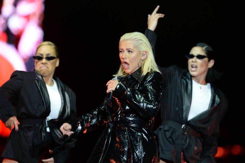Foto zur News: ... hinter sich hatten, ging es für Christina Aguilera auf die Bühne: Sie gab in Baku im Rahmen des Formel-1-Rennens ein Konzert in der &quot;Crystal Hall&quot;.