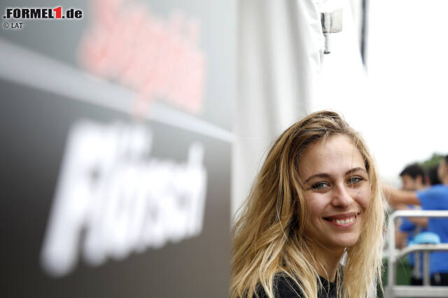 Sophia Flörsch (18/GER): Durch ihren Horrorunfall in Macao wurde die bayrische Formel-3-Pilotin, deren Vater Alexander Flörsch ebenfalls Rennen fuhr, weltberühmt. Kann sie die Bühne nutzen? In der Formel 4 fuhr Flörsch regelmäßig in die Top 10 und erkämpfte zwei Podestplätze, in die Formel 3 stieg sie wegen des Abiturs mit Verspätung ein. Sophia Flörsch (18/GER): Durch ihren Horrorunfall in Macao wurde die bayrische Formel-3-Pilotin, deren Vater Alexander Flörsch ebenfalls Rennen fuhr, weltberühmt. Kann sie die Bühne nutzen? In der Formel 4 fuhr Flörsch regelmäßig in die Top 10 und erkämpfte zwei Podestplätze, in die Formel 3 stieg sie wegen des Abiturs mit Verspätung ein.