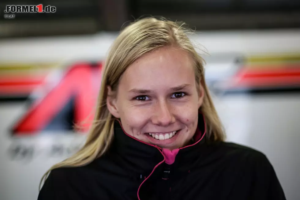 Beitske Visser (23/NED): Die Tochter des niederländischen Tourenwagenpiloten Klaas Visser wurde 2010 Kart-Europameisterin. Nach Siegen in der Formel ADAC nahm sie Red Bulls Juniorteamchef Helmut Marko auf - allerdings nur für ein Jahr. Dafür ist sie nun BMW-Juniorin und erhielt beim Formel-E-Test eine Chance. Ihr Ziel? die DTM. Foto zur News: Beitske Visser (23/NED): Die Tochter des niederländischen Tourenwagenpiloten Klaas Visser wurde 2010 Kart-Europameisterin. Nach Siegen in der Formel ADAC nahm sie Red Bulls Juniorteamchef Helmut Marko auf - allerdings nur für ein Jahr. Dafür ist sie nun BMW-Juniorin und erhielt beim Formel-E-Test eine Chance. Ihr Ziel? die DTM.