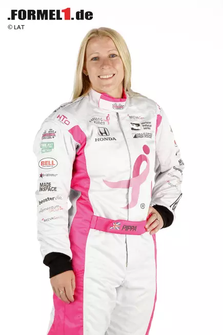 Pippa Mann (35/GBR): Die Indy-500-Veteranin (sieben Starts) ist Rekordhalterin: Als erste Frau schaffte sie 2017 im "Nudeltopf", als sie 17. wurde, einen Rundenschnitt von über 230 mph (ca. 370 km/h). Ihre IndyCar-Highlights sind zwei 13. Plätze. 2018 scheiterte sie an der Indy-500-Quali, sorgte aber mit ihrer Formel-W-Kritik für Wirbel. Foto zur News: Pippa Mann (35/GBR): Die Indy-500-Veteranin (sieben Starts) ist Rekordhalterin: Als erste Frau schaffte sie 2017 im "Nudeltopf", als sie 17. wurde, einen Rundenschnitt von über 230 mph (ca. 370 km/h). Ihre IndyCar-Highlights sind zwei 13. Plätze. 2018 scheiterte sie an der Indy-500-Quali, sorgte aber mit ihrer Formel-W-Kritik für Wirbel.