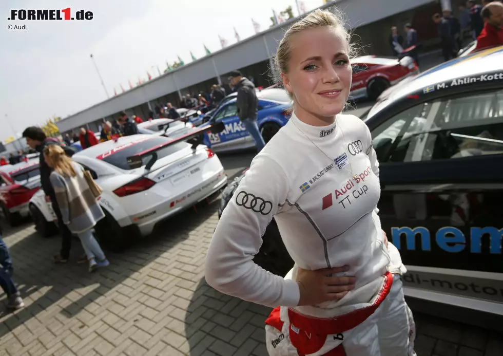 Mikaela Ahlin-Kottulinsky (26/SWE): Die Ex-Freundin von Max Verstappen stammt aus einer wahren Rennfahrer-Dynastie: Ihr adeliger Großvater Freddy Kottulinsky gewann 1980 die Rallye Dakar, und auch die Eltern bestritten EM- und WM-Rallyes. Ahlin-Kottulinsky siegte im VW-Scirocco-Cup und 2018 in der schwedischen Tourenwagenmeisterschaft. Foto zur News: Mikaela Ahlin-Kottulinsky (26/SWE): Die Ex-Freundin von Max Verstappen stammt aus einer wahren Rennfahrer-Dynastie: Ihr adeliger Großvater Freddy Kottulinsky gewann 1980 die Rallye Dakar, und auch die Eltern bestritten EM- und WM-Rallyes. Ahlin-Kottulinsky siegte im VW-Scirocco-Cup und 2018 in der schwedischen Tourenwagenmeisterschaft.