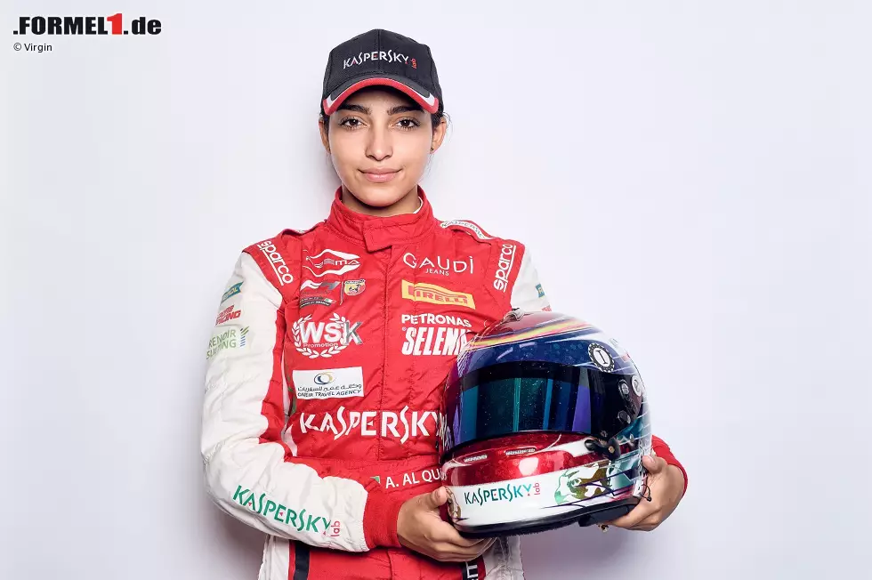 Amna Al Qubaisi (18/VAE): Die Tochter von Le-Mans-Routinier Khaled Al Qubaisi gilt als erste Rennfahrerin der Vereinigten Arabischen Emirate und in ihrer Heimat als Vorreiterin. Sie stieg 2018 mit Prema in die Formel 4 auf und testete in Riad für Virgin Formel E. Sie könnte Symbolfigur für die Gleichstellung der Frau im Islam werden. Foto zur News: Amna Al Qubaisi (18/VAE): Die Tochter von Le-Mans-Routinier Khaled Al Qubaisi gilt als erste Rennfahrerin der Vereinigten Arabischen Emirate und in ihrer Heimat als Vorreiterin. Sie stieg 2018 mit Prema in die Formel 4 auf und testete in Riad für Virgin Formel E. Sie könnte Symbolfigur für die Gleichstellung der Frau im Islam werden.