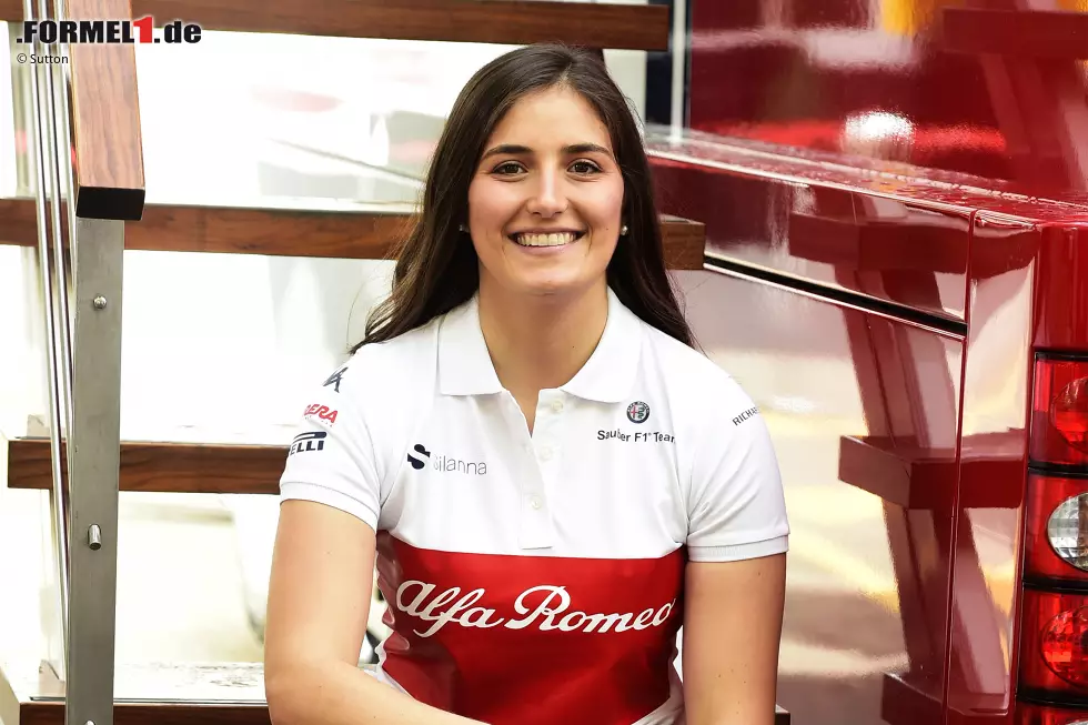 Tatiana Calderon (25/COL): Die Tochter eines Kia-Händlers aus Bogota wurde von Landsmann Juan Pablo Montoya inspiriert und fuhr dieses Jahr in der GP3 regelmäßig in die Top 10. Zudem ist sie Sauber-Testerin in der Formel 1. Keine Frau ist derzeit der Königsklasse so nahe wie die Kolumbianerin. Foto zur News: Tatiana Calderon (25/COL): Die Tochter eines Kia-Händlers aus Bogota wurde von Landsmann Juan Pablo Montoya inspiriert und fuhr dieses Jahr in der GP3 regelmäßig in die Top 10. Zudem ist sie Sauber-Testerin in der Formel 1. Keine Frau ist derzeit der Königsklasse so nahe wie die Kolumbianerin.
