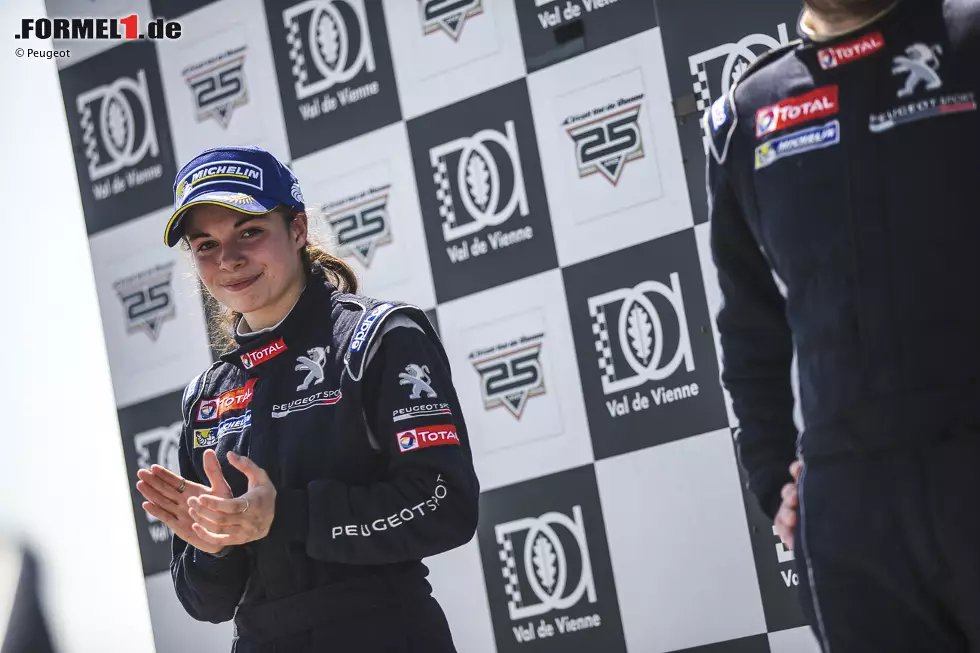 Lilou Wadoux (17/FRA): Mit 14 Jahren begann die junge Französin mit dem Kartsport, ein Jahr später wechselte sie in den französischen Peugeot-Markenpokal und überraschte dort bald mit Platzierungen im Vorderfeld und Podestplätzen. Jetzt peilt sie die TCR-Serie an. Foto zur News: Lilou Wadoux (17/FRA): Mit 14 Jahren begann die junge Französin mit dem Kartsport, ein Jahr später wechselte sie in den französischen Peugeot-Markenpokal und überraschte dort bald mit Platzierungen im Vorderfeld und Podestplätzen. Jetzt peilt sie die TCR-Serie an.