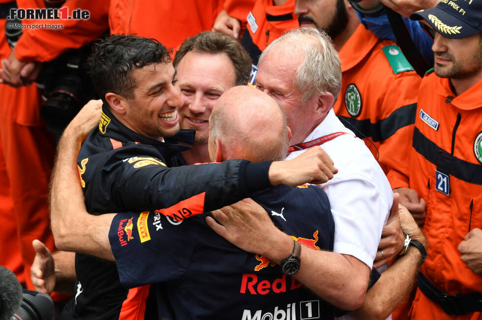 Foto zur News: 6: &quot;Von diesem Sieg zehre ich bis zum Ende der Saison&quot;, jubelt Daniel Ricciardo über seinen Triumph in Monaco. Zwei Jahre, nachdem er den Monaco-Sieg durch einen verpatzten Boxenstopp verloren hat, macht er seinen Frieden mit dem Fürstentum: &quot;Redemption!&quot; Es sollte sein letztes Podium für Red Bull bleiben.