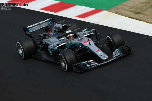 Mercedes - 5 Sterne: Zwar waren die Silberpfeile bei den Spitzenzeiten nicht vorne dabei, doch Mercedes wird die Hosen erst in Melbourne heruntergelassen. Die bärenstarken Longruns haben aber gezeigt, dass das Team um Lewis Hamilton wohl wieder die Messlatte für alle anderen darstellen wird. Mercedes - 5 Sterne: Zwar waren die Silberpfeile bei den Spitzenzeiten nicht vorne dabei, doch Mercedes wird die Hosen erst in Melbourne heruntergelassen. Die bärenstarken Longruns haben aber gezeigt, dass das Team um Lewis Hamilton wohl wieder die Messlatte für alle anderen darstellen wird.