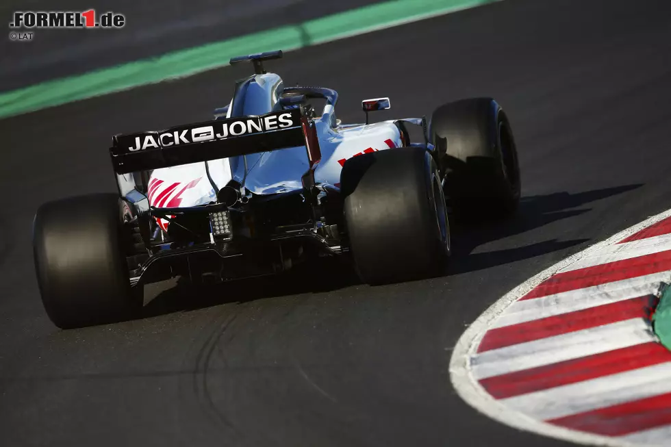 Foto zur News: Der Heckbereich des Haas VF-18 weist am Diffusor viele kleine Zusatzelemente auf, mit denen das Team vor allem im Randbereich maximalen Abtrieb erzeugen will. Dieser Designtrend wurde inzwischen von den meisten Teams aufgegriffen.