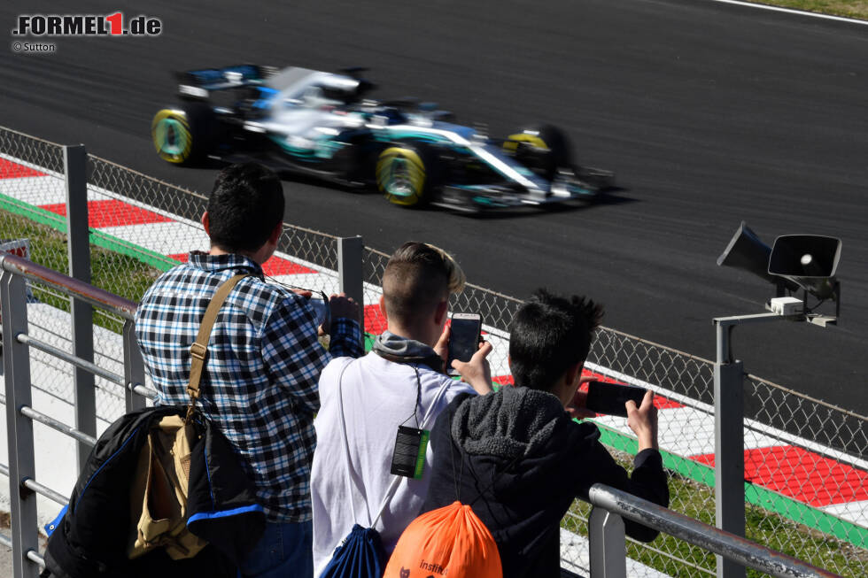 Die zweite Testwoche der Formel 1 hat begonnen. Und schon haben unsere Experten Giorgio Piola und Matt Somerfield wieder einige Neuerungen an den Fahrzeugen entdeckt. Hier sind die wichtigsten Innovationen und Technik-Bilder vom Testauftakt in Barcelona! Die zweite Testwoche der Formel 1 hat begonnen. Und schon haben unsere Experten Giorgio Piola und Matt Somerfield wieder einige Neuerungen an den Fahrzeugen entdeckt. Hier sind die wichtigsten Innovationen und Technik-Bilder vom Testauftakt in Barcelona!