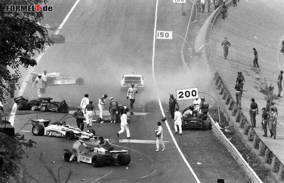 Den traurigsten Titel "feiert" wohl Mario Andretti 1978. Teamkollege Ronnie Peterson verunglückt beim drittletzten Rennen in Monza schwer und stirbt einen Tag später im Krankenhaus. Der Tod des Schweden macht Andretti zum Weltmeister, denn kein anderer Fahrer kann den Amerikaner mehr einholen. Foto zur News: Den traurigsten Titel "feiert" wohl Mario Andretti 1978. Teamkollege Ronnie Peterson verunglückt beim drittletzten Rennen in Monza schwer und stirbt einen Tag später im Krankenhaus. Der Tod des Schweden macht Andretti zum Weltmeister, denn kein anderer Fahrer kann den Amerikaner mehr einholen.