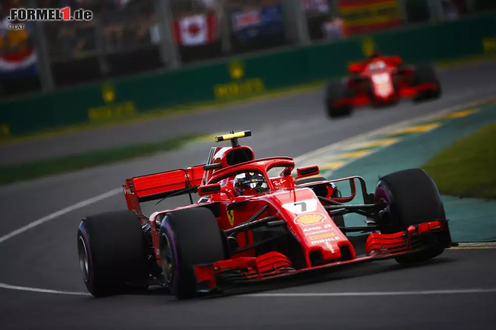 Kimi Räikkönen (3): Das ganze Wochenende (bis auf den belanglosen letzten Rennstint) schneller als Vettel. In der Redaktion gab es Stimmen, die eine 2 für angemessener gehalten hätten. Sie wurden überstimmt. Schwierig zu benoten, weil wir nicht genau wissen, wie gut der Ferrari wirklich ist. Foto zur News: Kimi Räikkönen (3): Das ganze Wochenende (bis auf den belanglosen letzten Rennstint) schneller als Vettel. In der Redaktion gab es Stimmen, die eine 2 für angemessener gehalten hätten. Sie wurden überstimmt. Schwierig zu benoten, weil wir nicht genau wissen, wie gut der Ferrari wirklich ist.