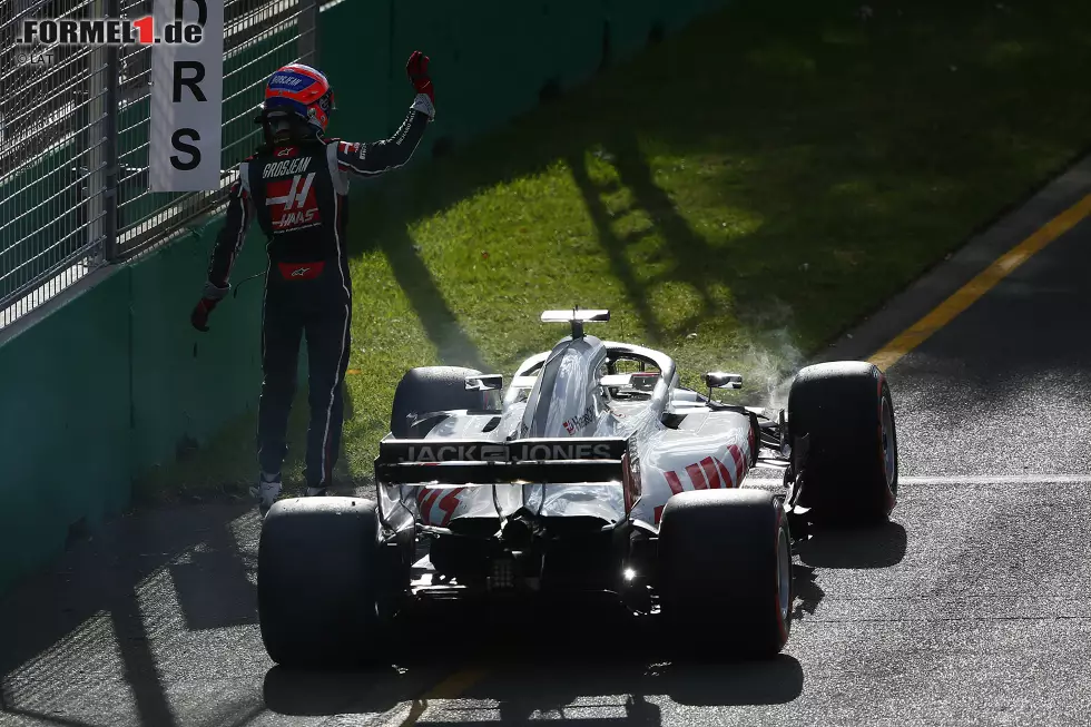 Romain Grosjean (3): Zugegeben, 3 ist eine harte Note nach einem so tollen Wochenende des Haas-Teams. Aber der Aufwärtstrend liegt nicht nur daran, dass die Fahrer plötzlich talentierter geworden sind, sondern vor allem am Auto. Und der Franzose war einen Tick weniger auffällig als Magnussen. Foto zur News: Romain Grosjean (3): Zugegeben, 3 ist eine harte Note nach einem so tollen Wochenende des Haas-Teams. Aber der Aufwärtstrend liegt nicht nur daran, dass die Fahrer plötzlich talentierter geworden sind, sondern vor allem am Auto. Und der Franzose war einen Tick weniger auffällig als Magnussen.