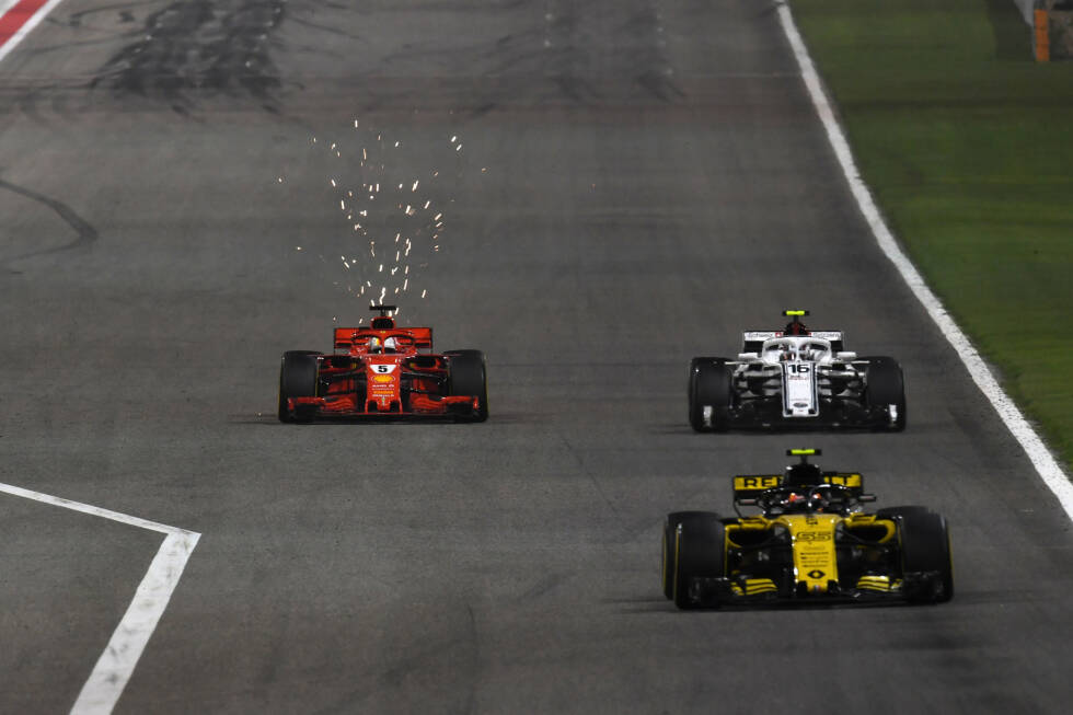 Foto zur News: Carlos Sainz (4): Auch wenn es Gründe dafür gibt: In Bahrain kassierte der Spanier eine mächtige Ohrfeige von Teamkollege Hülkenberg. Viele hatten prognostiziert, dass Sainz bei Renault zur Nummer 1 wird. Aber der Weg dahin ist noch lang.