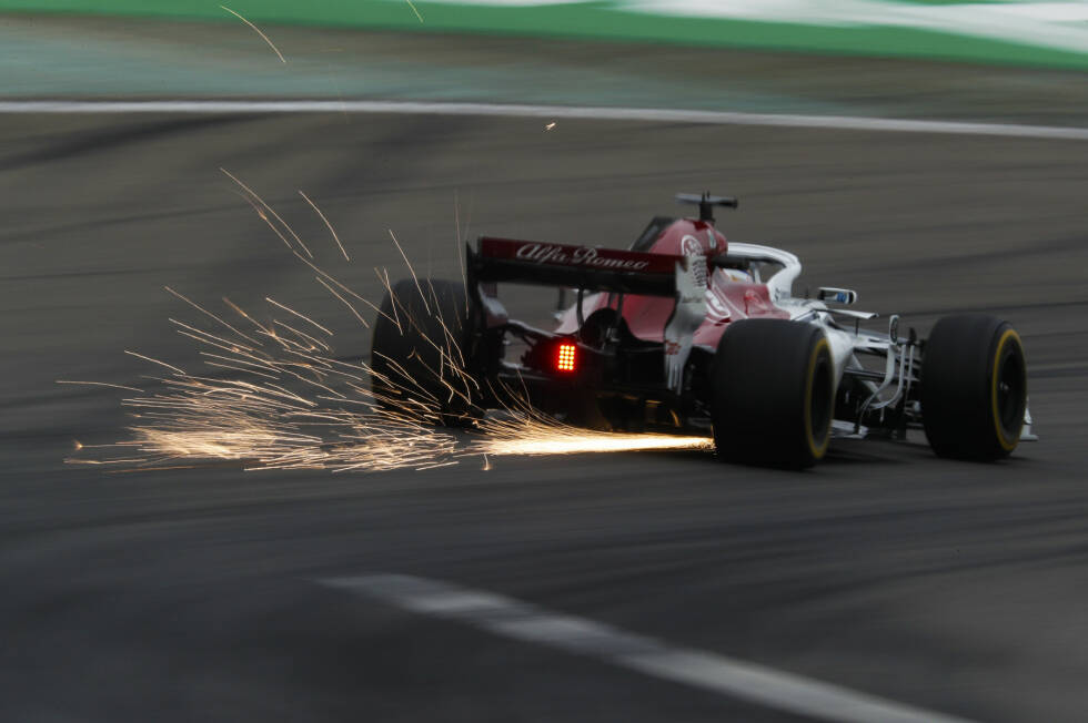 Foto zur News: Marcus Ericsson (4): War Bahrain nur eine Eintagsfliege? Im Qualifying (Fahrfehler) kassierte der Schwede eine halbsekündige Klatsche von Leclerc. Im Rennen wurde er mit einer Minute Rückstand 16.