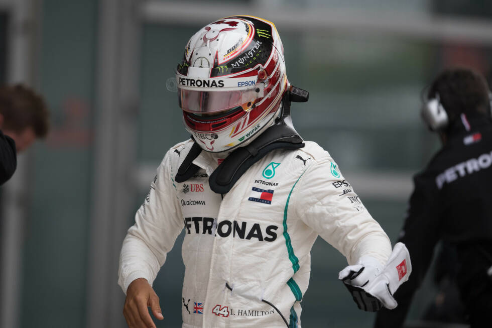 Foto zur News: Lewis Hamilton (3): China war sicher keines der besseren Rennwochenenden des viermaligen Weltmeisters. Aber ein Hamilton in so mieser Form ist immer noch besser als die meisten anderen Fahrer im Feld!