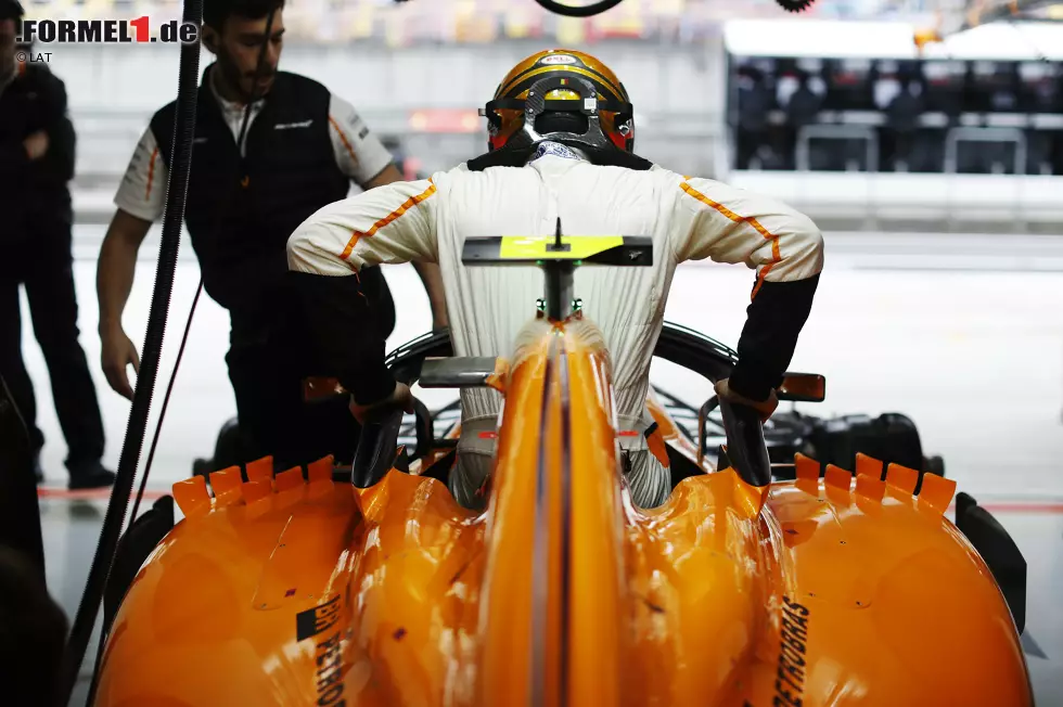 Stoffel Vandoorne (4): Es ist sicher nicht leicht, Teamkollege von Alonso zu sein. Vandoorne konnte in China keine nennenswerten Akzente setzen. Große Patzer unterliefen ihm nicht. Aber P13 ist für einen ehemaligen GP2-Dominator zu wenig, wenn der Teamkollege Siebter wird. Foto zur News: Stoffel Vandoorne (4): Es ist sicher nicht leicht, Teamkollege von Alonso zu sein. Vandoorne konnte in China keine nennenswerten Akzente setzen. Große Patzer unterliefen ihm nicht. Aber P13 ist für einen ehemaligen GP2-Dominator zu wenig, wenn der Teamkollege Siebter wird.
