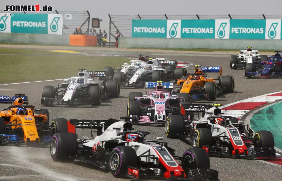 Lance Stroll (4): Wer im Qualifying von Sirotkin kaltgestellt wird, hätte eigentlich eine 6 verdient. Dass es letztendlich eine 4 wurde, liegt an Strolls zweitem Raketenstart hintereinander - von P18 auf P12! Foto zur News: Lance Stroll (4): Wer im Qualifying von Sirotkin kaltgestellt wird, hätte eigentlich eine 6 verdient. Dass es letztendlich eine 4 wurde, liegt an Strolls zweitem Raketenstart hintereinander - von P18 auf P12!