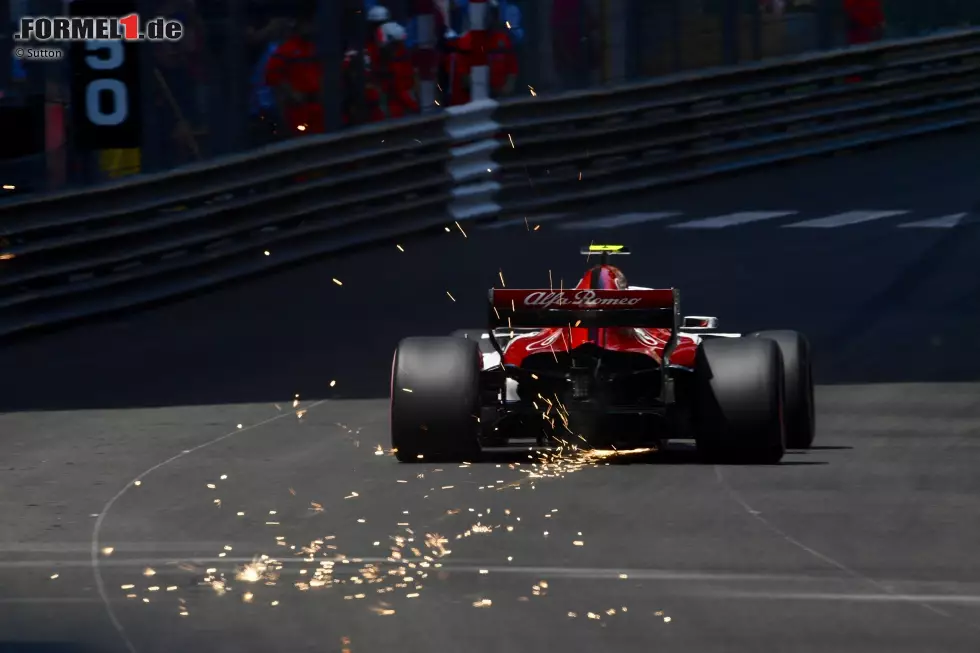 Charles Leclerc (3): Die vielleicht beste 3 des Monaco-Wochenendes gibt's für den Lokalmatador. In Trainings und Qualifying zeigte er sein Talent. Im Rennen steckte er hinter Hartley fest. Der Crash war nicht sein Fehler: Bremsversagen. Eher lobenswert, wie er noch versuchte, dem Toro Rosso auszuweichen. Foto zur News: Charles Leclerc (3): Die vielleicht beste 3 des Monaco-Wochenendes gibt's für den Lokalmatador. In Trainings und Qualifying zeigte er sein Talent. Im Rennen steckte er hinter Hartley fest. Der Crash war nicht sein Fehler: Bremsversagen. Eher lobenswert, wie er noch versuchte, dem Toro Rosso auszuweichen.