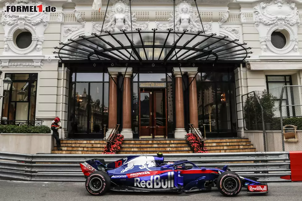 Pierre Gasly (1): Eigentlich auf eine 2 festgelegt, gaben wir dem Franzosen doch noch eine 1. Weil er mit den Hypersofts 42 Runden schaffte. Verstappen, der den weichsten aller Reifen ebenfalls viel Leben abrang, schaffte 30. Quali sehr gut, Rennen überragend: Die nächste Talentprobe des 22-Jährigen. Foto zur News: Pierre Gasly (1): Eigentlich auf eine 2 festgelegt, gaben wir dem Franzosen doch noch eine 1. Weil er mit den Hypersofts 42 Runden schaffte. Verstappen, der den weichsten aller Reifen ebenfalls viel Leben abrang, schaffte 30. Quali sehr gut, Rennen überragend: Die nächste Talentprobe des 22-Jährigen.