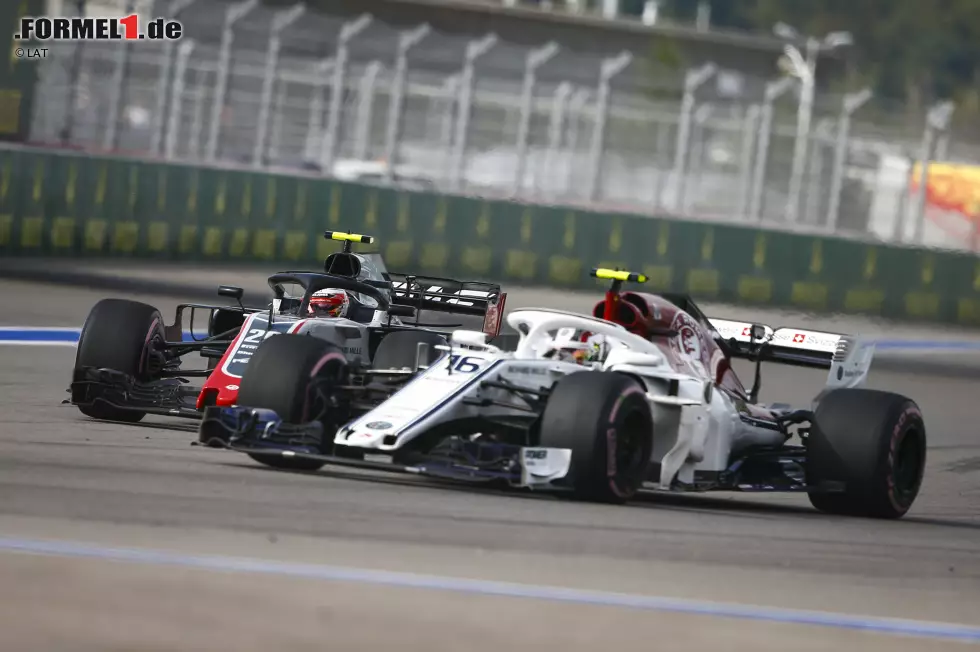 Charles Leclerc (1): Wir hatten für den angehenden Ferrari-Fahrer eine Zwei notiert, ließen uns dann aber doch zur Eins überreden. Weil das Manöver gegen Magnussen richtig stark war - das beste des Rennens. Und weil es keine Selbstverständlichkeit ist, mit einem Sauber "Best of the Rest" zu werden und den Teamkollegen so zu deklassieren. Foto zur News: Charles Leclerc (1): Wir hatten für den angehenden Ferrari-Fahrer eine Zwei notiert, ließen uns dann aber doch zur Eins überreden. Weil das Manöver gegen Magnussen richtig stark war - das beste des Rennens. Und weil es keine Selbstverständlichkeit ist, mit einem Sauber "Best of the Rest" zu werden und den Teamkollegen so zu deklassieren.